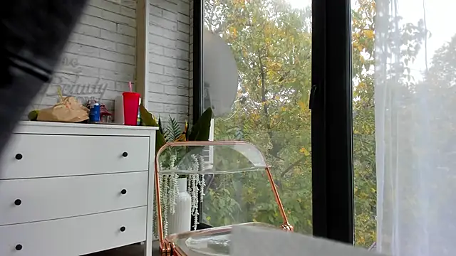 Snapshot of Britney_Charm_ chatting on 10-15-25, 06:54 Britney Charm  online show from 10-15-25, 06:54