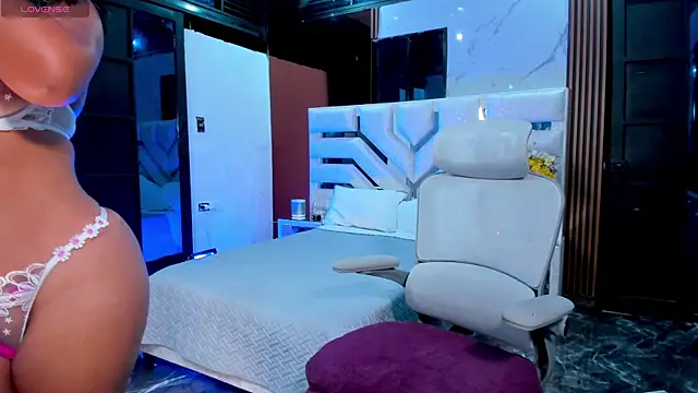 Snapshot of KiaMiller chatting on 09-25-25, 12:27 KiaMiller online show from 09-25-25, 12:27