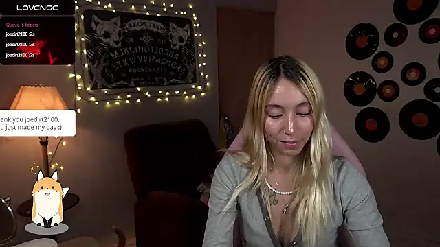 Snapshot of Saucy_Jenn chatting on 03-16-25, 04:52 Saucy Jenn online show from 03-16-25, 04:52