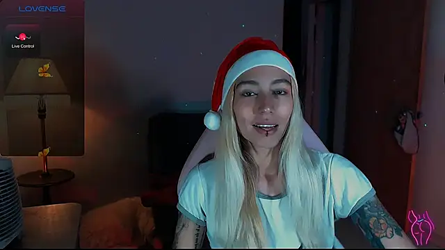 Snapshot of Saucy_Jenn chatting on 12-15-24, 09:53 Saucy Jenn online show from 12-15-24, 09:53