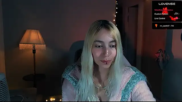 Snapshot of Saucy_Jenn chatting on 01-26-25, 06:38 Saucy Jenn online show from 01-26-25, 06:38