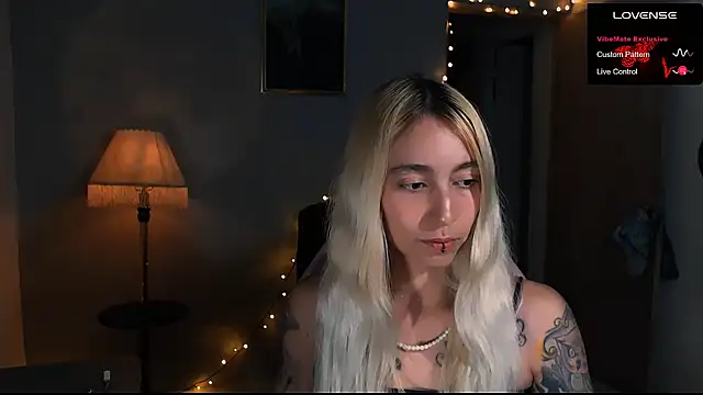 Snapshot of Saucy_Jenn chatting on 01-30-25, 03:55 Saucy Jenn online show from 01-30-25, 03:55