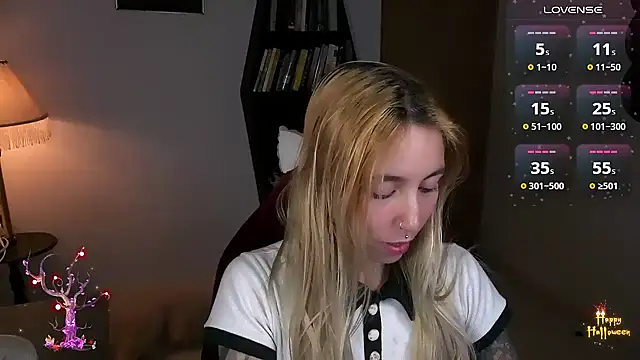 Saucy Jenn online show from 10-30-25, 05:06