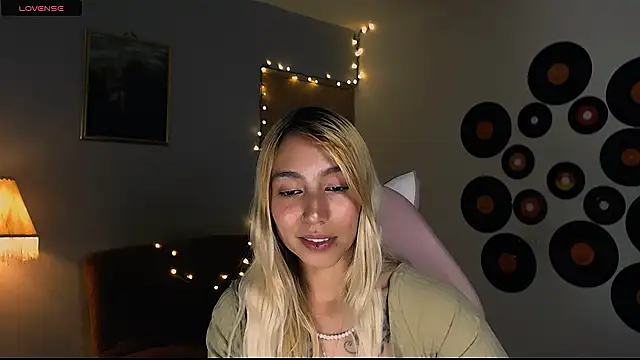 Snapshot of Saucy_Jenn chatting on 03-01-25, 04:58 Saucy Jenn online show from 03-01-25, 04:58