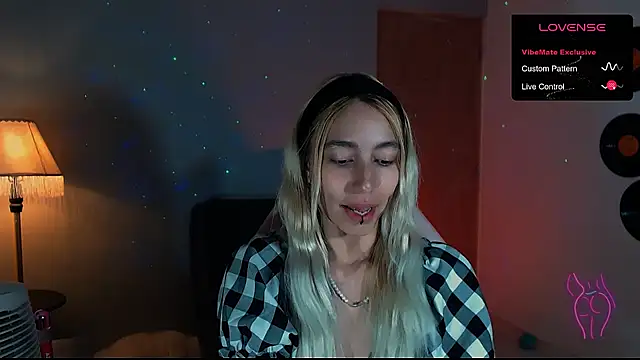 Snapshot of Saucy_Jenn chatting on 01-08-25, 03:19 Saucy Jenn online show from 01-08-25, 03:19