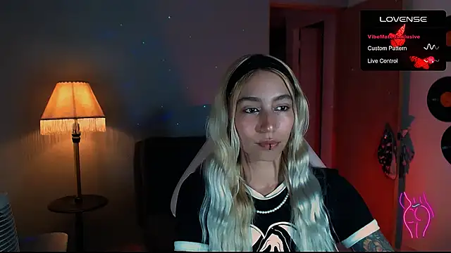 Snapshot of Saucy_Jenn chatting on 01-10-25, 02:25 Saucy Jenn online show from 01-10-25, 02:25