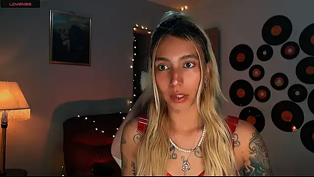 Snapshot of Saucy_Jenn chatting on 02-23-25, 03:35 Saucy Jenn online show from 02-23-25, 03:35