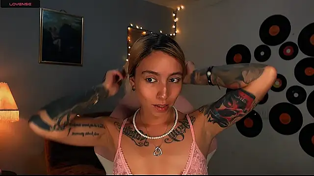 Snapshot of Saucy_Jenn chatting on 03-02-25, 01:26 Saucy Jenn online show from 03-02-25, 01:26