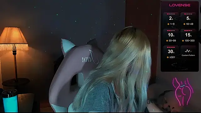 Snapshot of Saucy_Jenn chatting on 12-24-24, 04:22 Saucy Jenn online show from 12-24-24, 04:22