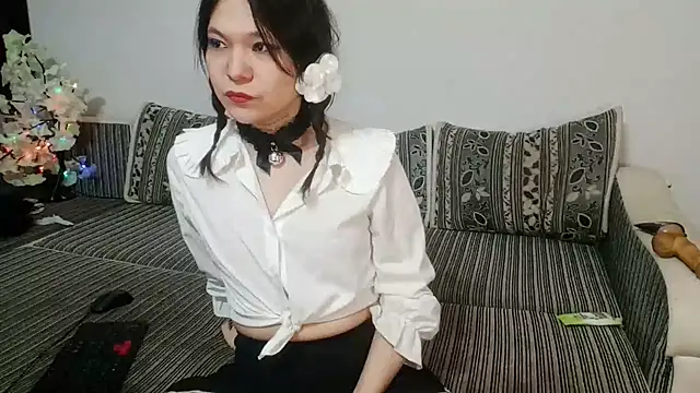 Snapshot of LuxMelys chatting on 01-27-25, 11:54 LuxMelys online show from 01-27-25, 11:54
