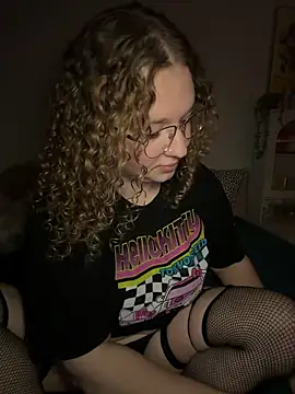 Snapshot of EmmieRae chatting on 10-26-25, 03:40 EmmieRae online show from 10-26-25, 03:40