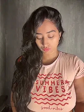 Valentinne z online show from 03-28-26, 08:48