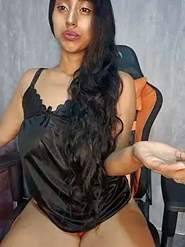Snapshot of Valentinne_z chatting on 02-14-25, 09:13 Valentinne z online show from 02-14-25, 09:13