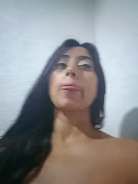 Snapshot of Valentinne_z chatting on 10-14-25, 03:51 Valentinne z online show from 10-14-25, 03:51
