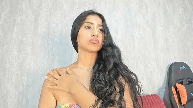 Snapshot of Valentinne_z chatting on 02-26-25, 02:52 Valentinne z online show from 02-26-25, 02:52