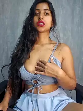 Snapshot of Valentinne_z chatting on 02-18-25, 09:10 Valentinne z online show from 02-18-25, 09:10