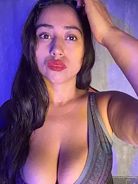 Valentinne z online show from 03-01-26, 10:48