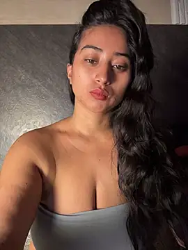 Valentinne z online show from 05-15-26, 10:35