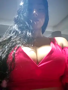 Snapshot of Valentinne_z chatting on 02-15-25, 04:25 Valentinne z online show from 02-15-25, 04:25