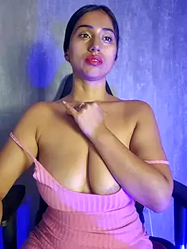 Snapshot of Valentinne_z chatting on 02-14-25, 03:26 Valentinne z online show from 02-14-25, 03:26