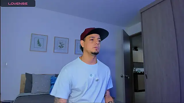 Snapshot of alejandro_calderon1 chatting on 11-27-25, 12:55 alejandro calderon1 online show from 11-27-25, 12:55