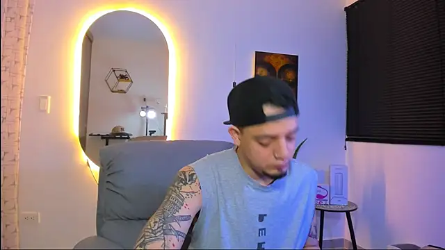 Snapshot of alejandro_calderon1 chatting on 02-14-26, 04:02 alejandro calderon1 online show from 02-14-26, 04:02