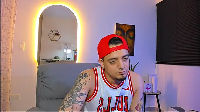 Snapshot of alejandro_calderon1 chatting on 02-21-26, 04:03 alejandro calderon1 online show from 02-21-26, 04:03