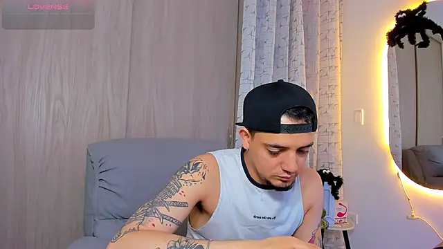 Snapshot of alejandro_calderon1 chatting on 10-19-25, 05:43 alejandro calderon1 online show from 10-19-25, 05:43