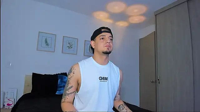 Snapshot of alejandro_calderon1 chatting on 12-15-25, 01:55 alejandro calderon1 online show from 12-15-25, 01:55