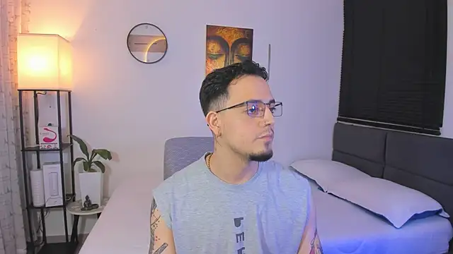 Snapshot of alejandro_calderon1 chatting on 06-18-26, 03:16 alejandro calderon1 online show from 06-18-26, 03:16