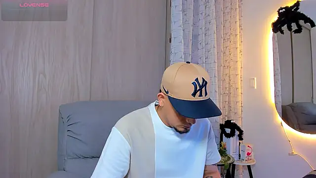 Snapshot of alejandro_calderon1 chatting on 10-26-25, 04:57 alejandro calderon1 online show from 10-26-25, 04:57