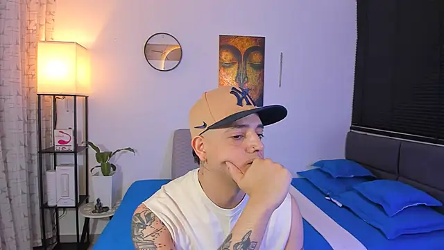 Snapshot of alejandro_calderon1 chatting on 05-16-26, 01:15 alejandro calderon1 online show from 05-16-26, 01:15