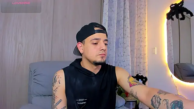 Snapshot of alejandro_calderon1 chatting on 10-22-25, 11:14 alejandro calderon1 online show from 10-22-25, 11:14