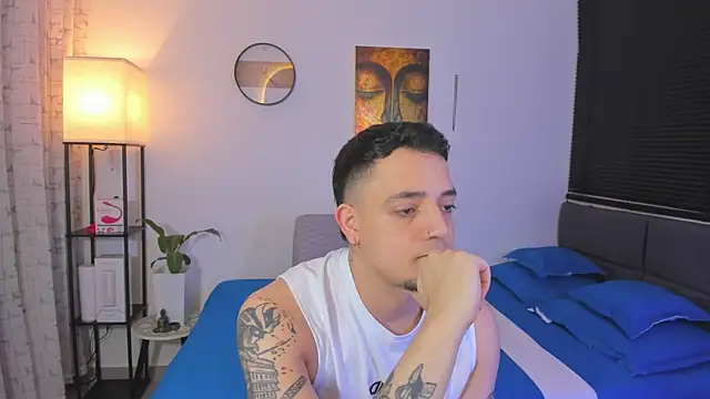 Snapshot of alejandro_calderon1 chatting on 05-18-26, 01:39 alejandro calderon1 online show from 05-18-26, 01:39