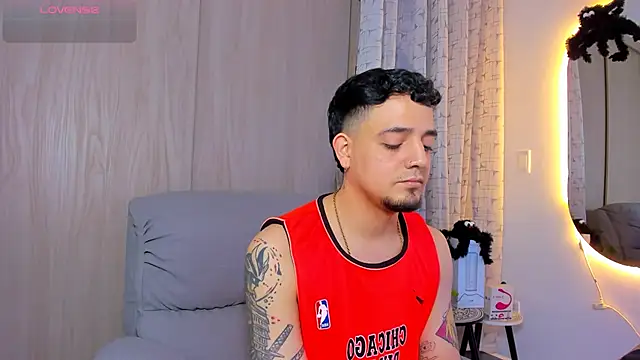 Snapshot of alejandro_calderon1 chatting on 10-30-25, 02:32 alejandro calderon1 online show from 10-30-25, 02:32