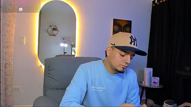 Snapshot of alejandro_calderon1 chatting on 01-06-26, 05:11 alejandro calderon1 online show from 01-06-26, 05:11