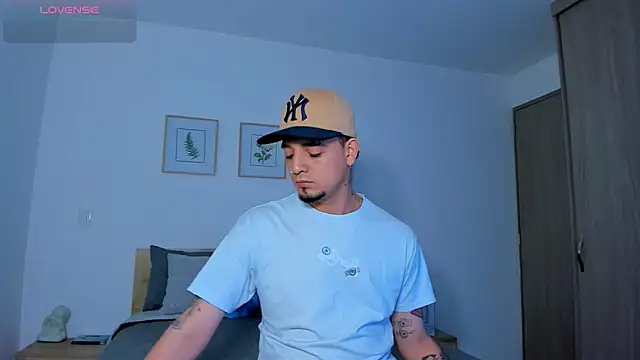 Snapshot of alejandro_calderon1 chatting on 11-26-25, 09:31 alejandro calderon1 online show from 11-26-25, 09:31