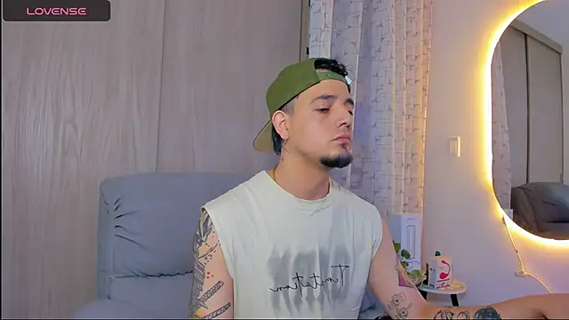 Snapshot of alejandro_calderon1 chatting on 11-13-25, 10:02 alejandro calderon1 online show from 11-13-25, 10:02