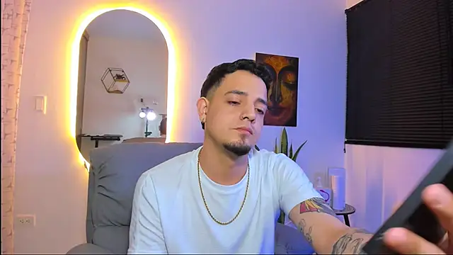 Snapshot of alejandro_calderon1 chatting on 02-09-26, 04:10 alejandro calderon1 online show from 02-09-26, 04:10