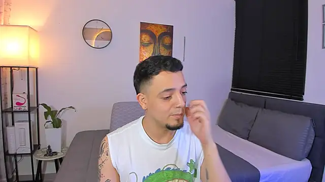 Snapshot of alejandro_calderon1 chatting on 05-20-26, 01:57 alejandro calderon1 online show from 05-20-26, 01:57