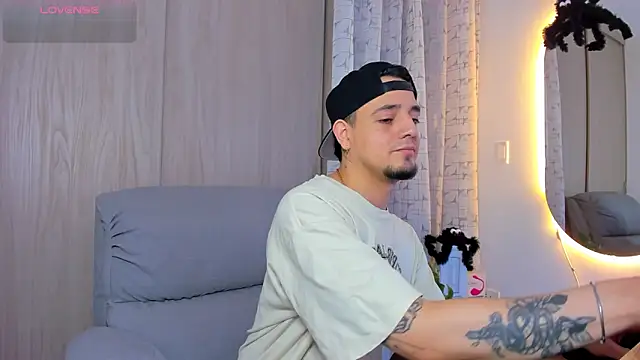 Snapshot of alejandro_calderon1 chatting on 10-19-25, 11:07 alejandro calderon1 online show from 10-19-25, 11:07