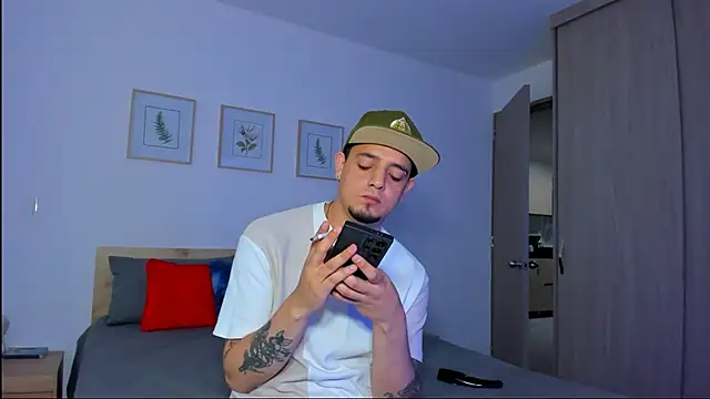 Snapshot of alejandro_calderon1 chatting on 11-30-25, 05:08 alejandro calderon1 online show from 11-30-25, 05:08