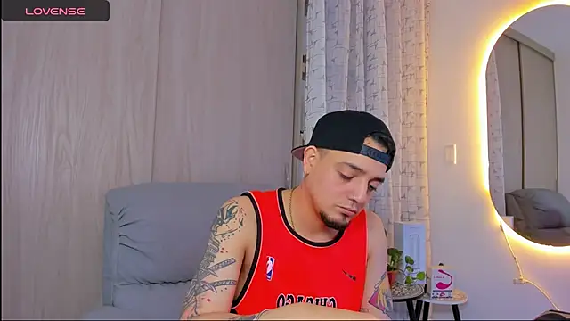 Snapshot of alejandro_calderon1 chatting on 11-06-25, 03:21 alejandro calderon1 online show from 11-06-25, 03:21