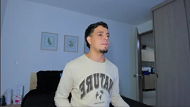 Snapshot of alejandro_calderon1 chatting on 12-16-25, 03:33 alejandro calderon1 online show from 12-16-25, 03:33