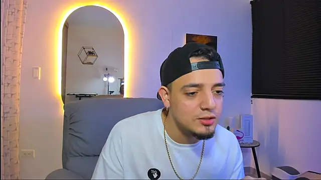 Snapshot of alejandro_calderon1 chatting on 02-17-26, 04:10 alejandro calderon1 online show from 02-17-26, 04:10