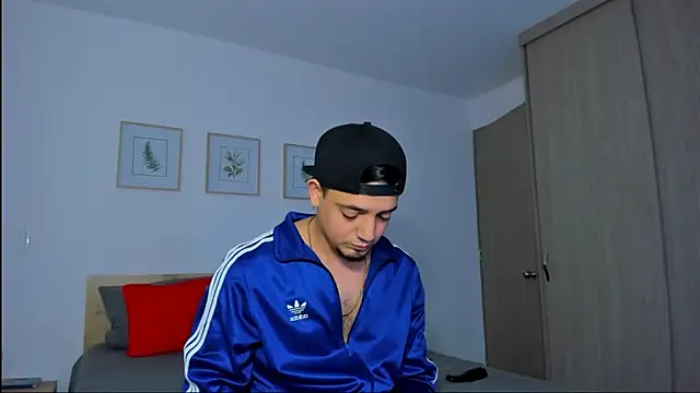 Snapshot of alejandro_calderon1 chatting on 12-02-25, 05:20 alejandro calderon1 online show from 12-02-25, 05:20