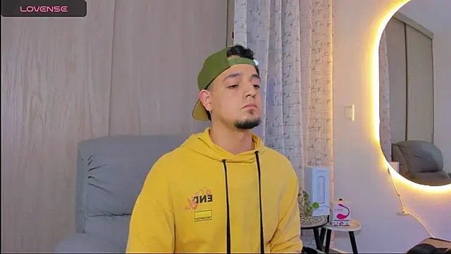 Snapshot of alejandro_calderon1 chatting on 11-05-25, 04:26 alejandro calderon1 online show from 11-05-25, 04:26