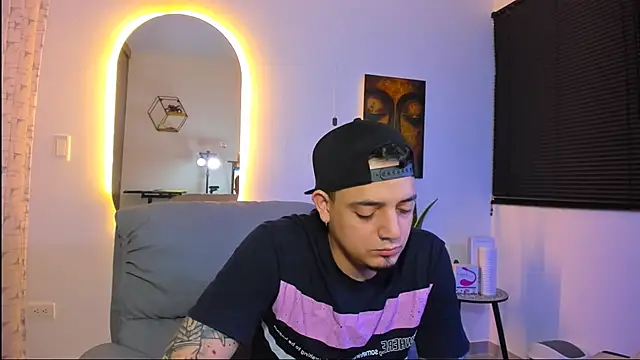 Snapshot of alejandro_calderon1 chatting on 02-22-26, 07:33 alejandro calderon1 online show from 02-22-26, 07:33