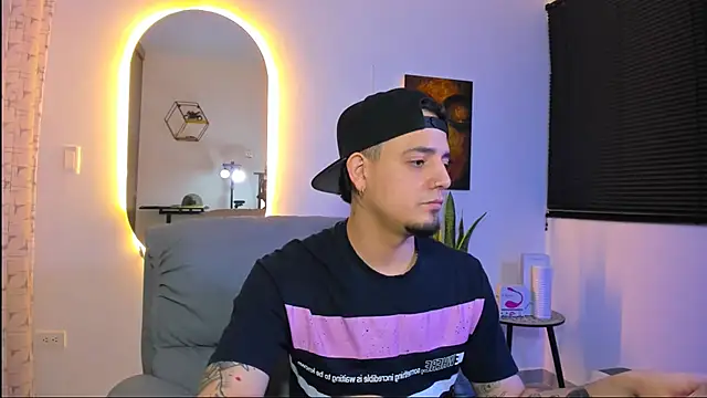 Snapshot of alejandro_calderon1 chatting on 02-19-26, 04:20 alejandro calderon1 online show from 02-19-26, 04:20