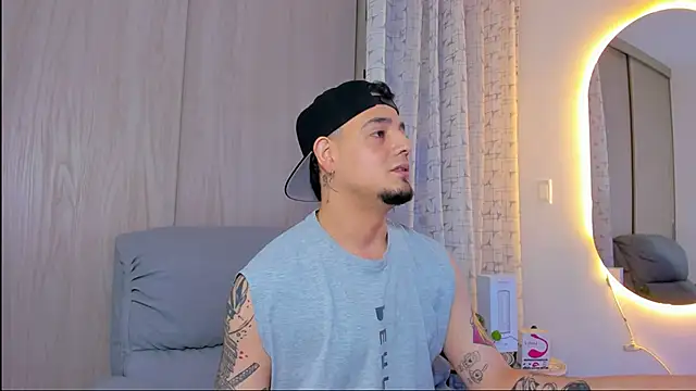 Snapshot of alejandro_calderon1 chatting on 11-04-25, 03:32 alejandro calderon1 online show from 11-04-25, 03:32